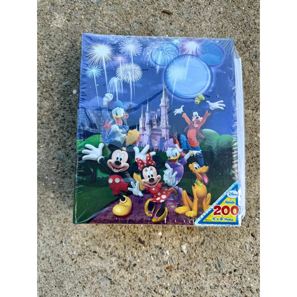 Disney Parks Mickey Mouse & Friends Photo Album Holds 200 4x6 Photos New Sealed